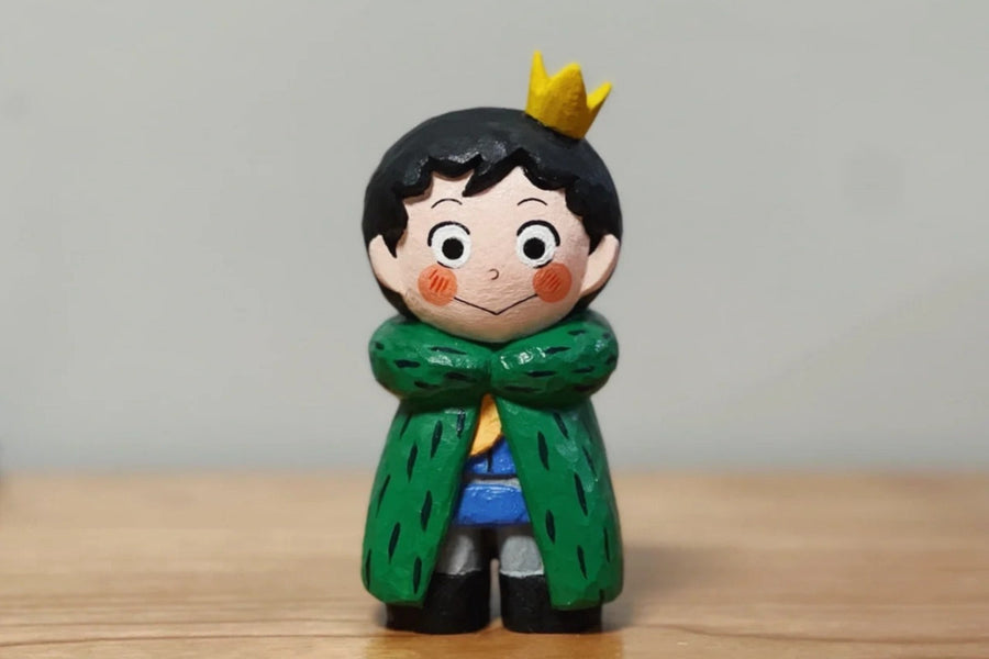 Finished Bojji carving with a small crown and green coat