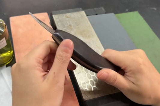 Do You Really Need a Sharp Carving Knife for Wooden Gifts?