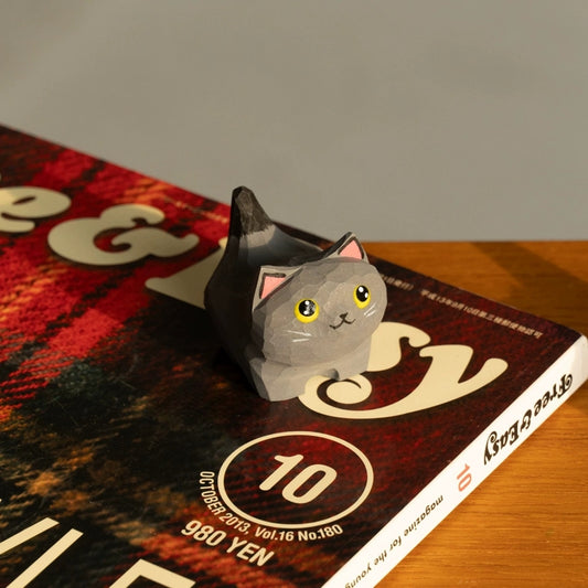 British shorthair figurine front view with book