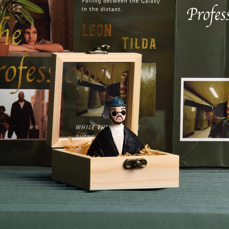 Léon wooden figurine with wooden box