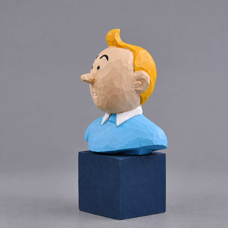 Three-quarter view of the Tintin bust showing its long nose, white collar, and yellow quiff